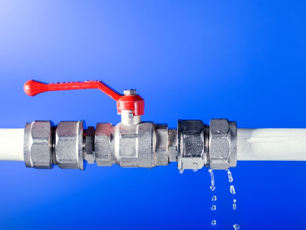 lose plumbing pipes water leak
